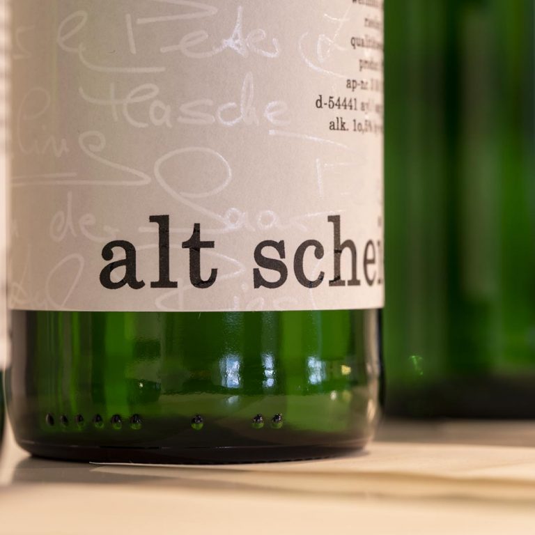 Vegan and sustainable Riesling wines from the Saarwinzer